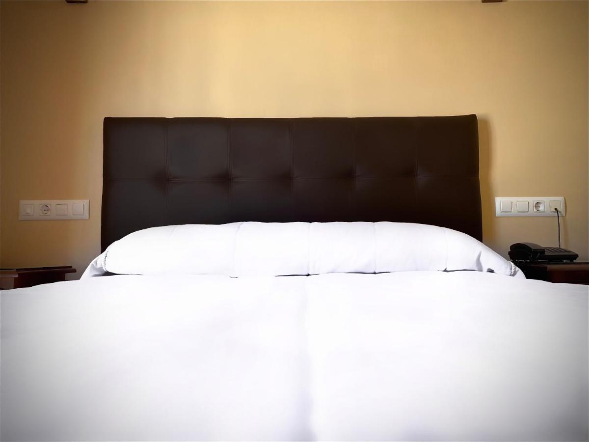 Hostal Restaurante La Curva Адра Экстерьер фото