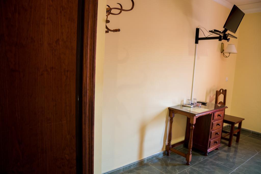 Hostal Restaurante La Curva Адра Экстерьер фото